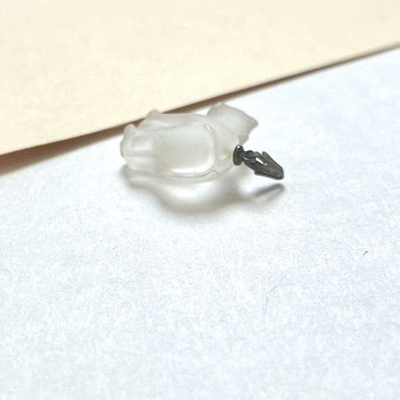 vintage • white clear translucent cat 🐱 necklace pendant - Picture 5 of 7